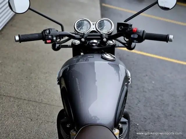 Triumph Bonneville T120 Black Graphite / Matte Graphite in Street, Cruisers & Choppers in Oshawa / Durham Region - Image 12