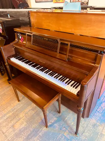 PIANO YAMAHA 1970, View more