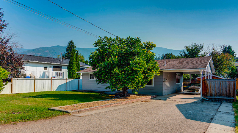 2255 Rosedale Ave - Home in a lovely Armstrong neighbourhood in Houses for Sale in Vernon