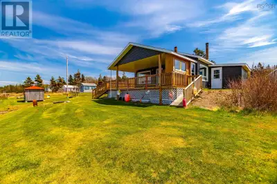 Beautiful year-round home has been extensively renovated in the past 2 years. Including vinyl siding...