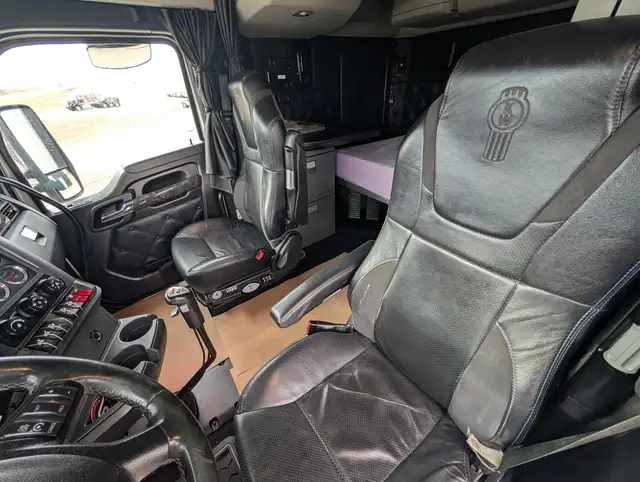 2021 KENWORTH W990 in Heavy Trucks in Saskatoon - Image 17