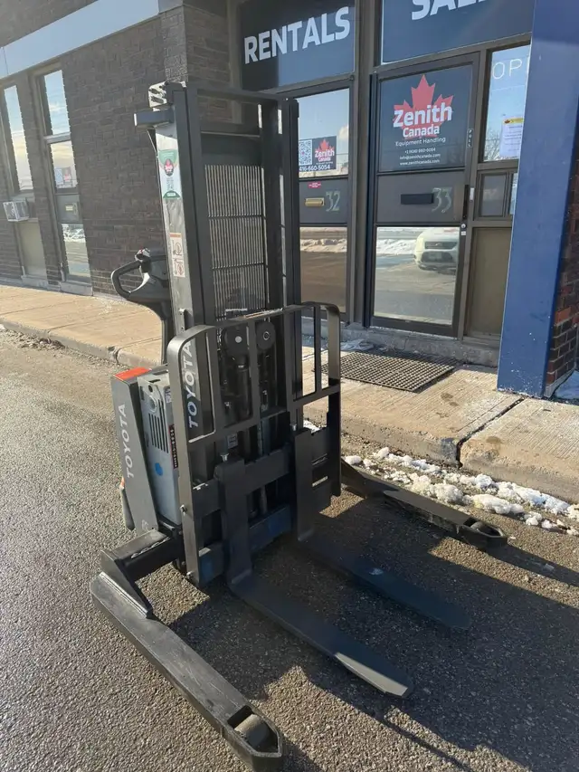 2018 Toyota Walk Behind Pallet Reach / Straddle Stacker on Sale in Heavy Equipment in Mississauga / Peel Region - Image 5