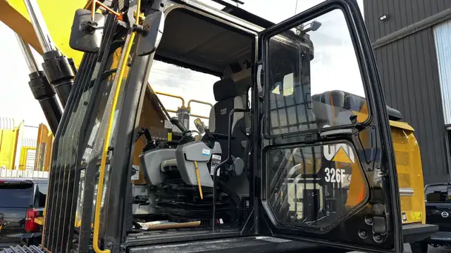 2018 Caterpillar 326F L Excavator in Heavy Trucks in Edmonton - Image 14