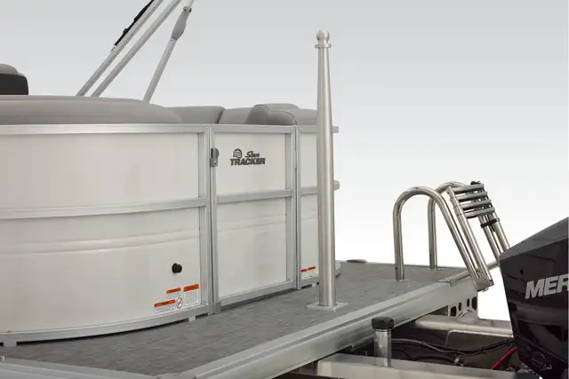 2026 Sun Tracker Party Barge 22 XP3 TRITOON pontoon boat in Powerboats & Motorboats in Vernon - Image 33