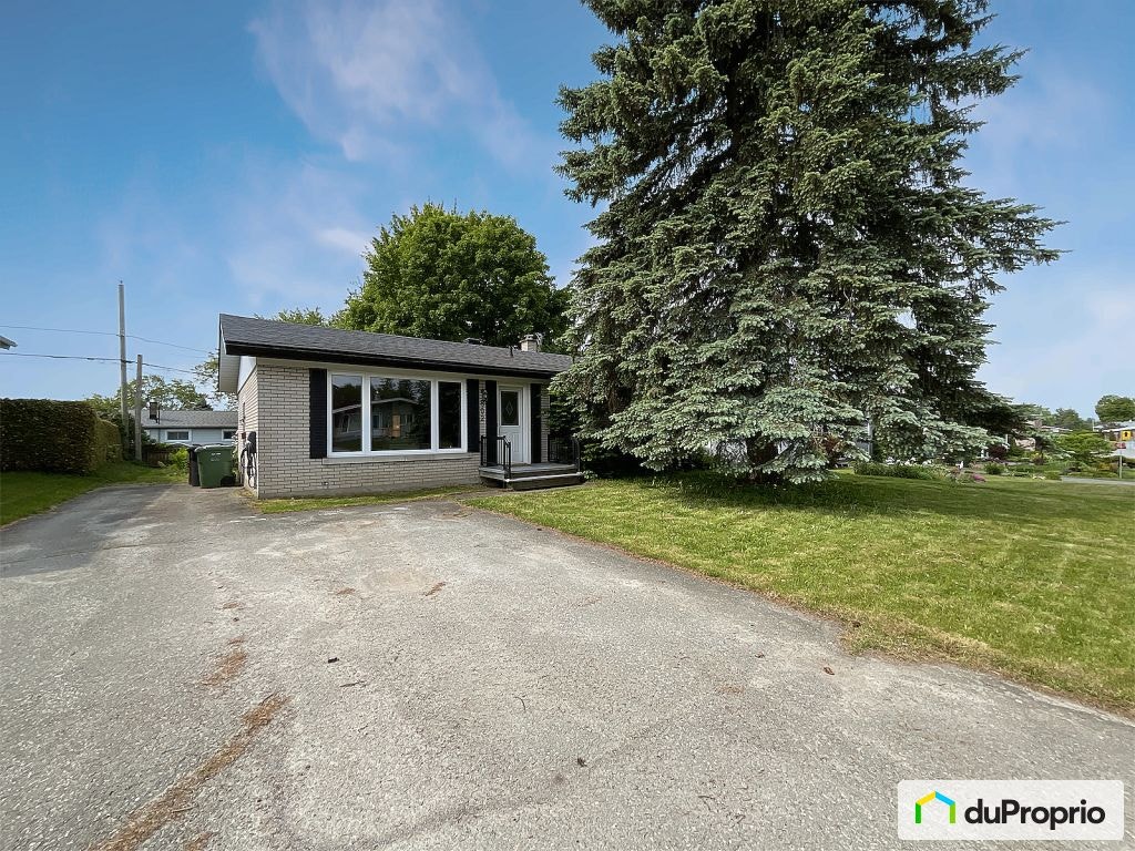 $375,000 - Bungalow for sale in Sherbrooke (Fleurimont) — photo 1