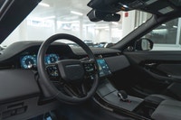 Land Rover Range Rover Evoque P250 S 2024: - Extérieur métallisé noir SANTORINI et intérieur en cuir... (image 1)