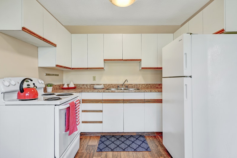 Family and Pet Friendly 3 Bedroom Townhome with Front Yard! Long Term