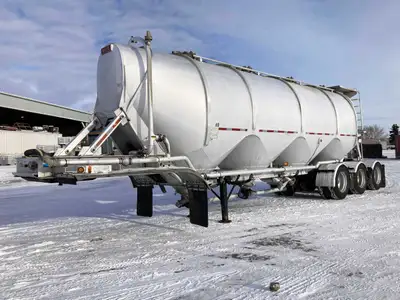 1992 Heil 1600 Cubic Ft Dry Bulk / Pneumatic Tank Trailer Aluminum Tank Aluminum Frame Air Ride Susp...