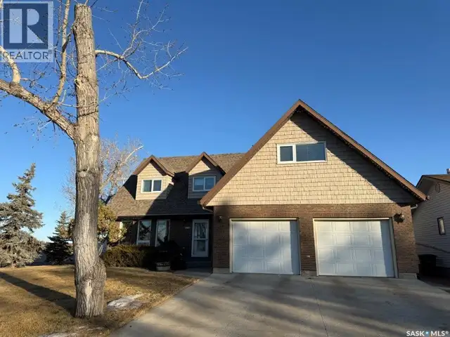 626 4th AVENUE W Kindersley, Saskatchewan in Houses for Sale in Saskatoon - Image 2