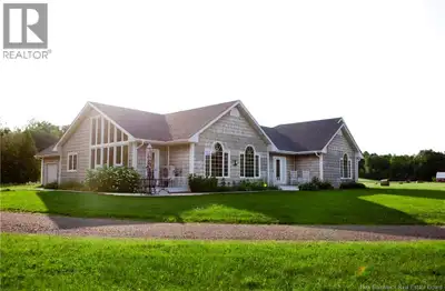 Located on the Saint John river, 5 minutes from Woodstock and an hour from airports in Fredericton,...