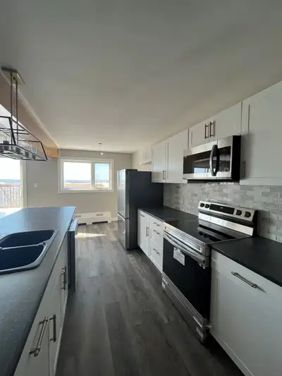 TWO BEDROOM APARTMENT AVAILABLE IN WOODSIDE DARTMOUTH 22 HIGH STREET This three-story building with...