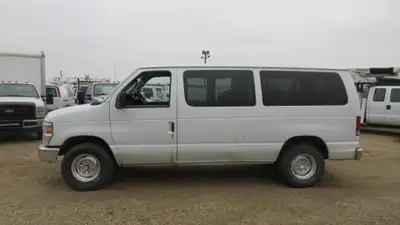 2009 FORD E-350 11 PASSENGER VAN.. Amvic Licenced... - 11 PASSENGER - 5.4L V8 GAS - Transmission Aut...