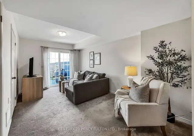 Stylish, freehold townhome! in Houses for Sale in Oshawa / Durham Region - Image 5