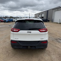 JUST ARRIVED!!! BC VEHICLE!! SELECT-TERRAIN 4WD!! HEATED SEATS/ STEERING WHEEL!! 2018 Jeep Cherokee... (image 3)