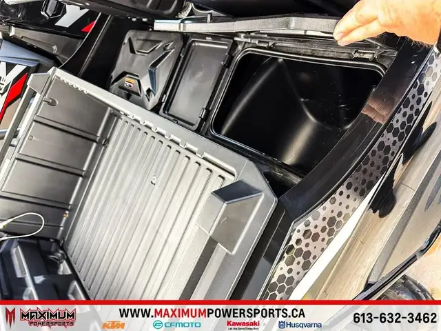 2024 Kawasaki TERYX S LE in ATVs in Ottawa - Image 12