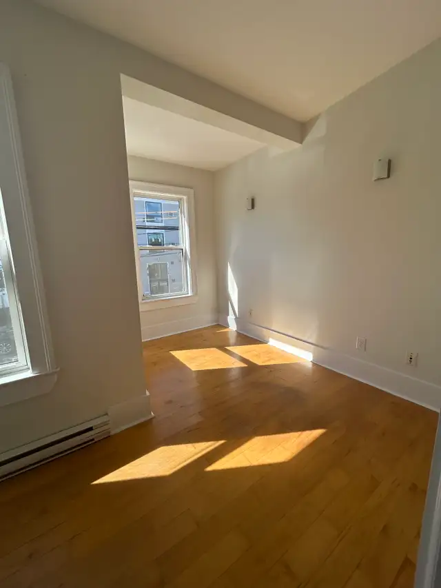 Bright Spacious 2 Bedrooms Apartments North End in Long Term Rentals in City of Halifax - Image 12