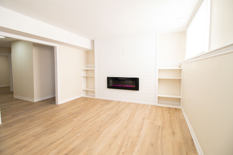 **ALL INCLUSIVE** BEAUTIFUL LOWER UNIT IN THOROLD!!! Long Term