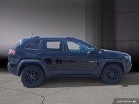 Le Jeep Cherokee Trailhawk 2021 est un SUV conçu pour les amateurs d'aventure et de conduite hors ro... (image 7)