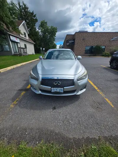 New tires on 19" black rims, new winters on rims, new brakes , upgraded software,
