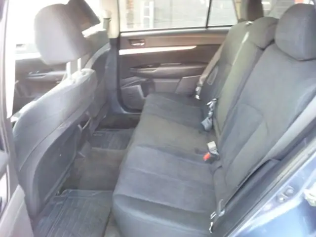 2014 Subaru Outback 4dr Wgn H4 Auto 2.5i Premium in Cars & Trucks in Calgary - Image 13