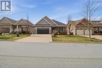 Welcome to 69 Bradford Place in Waterberry Park. Located in the sought-after Parks of West Bedford,...
