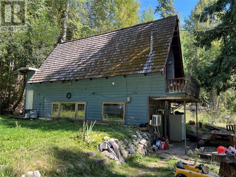 7417 Anglemont Drive Anglemont, British Columbia Houses for Sale