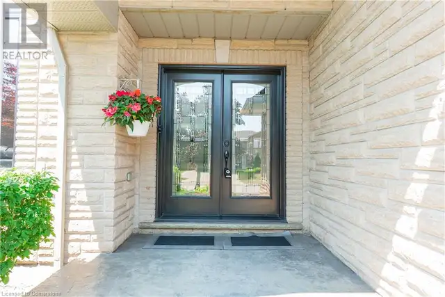 22 TUSCANI Drive Stoney Creek, Ontario63007360102531123