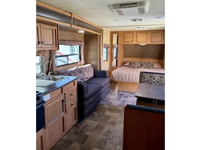 2013 Holiday Rambler Aluma-Lite Ultra Edition 268RBS in Travel Trailers & Campers in Penticton - Image 4