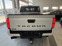 Turbocharged,Keyless Entry,Traction Control,Lane Departure Warning,Power Door Locks,Requires Subscri... (image 9)