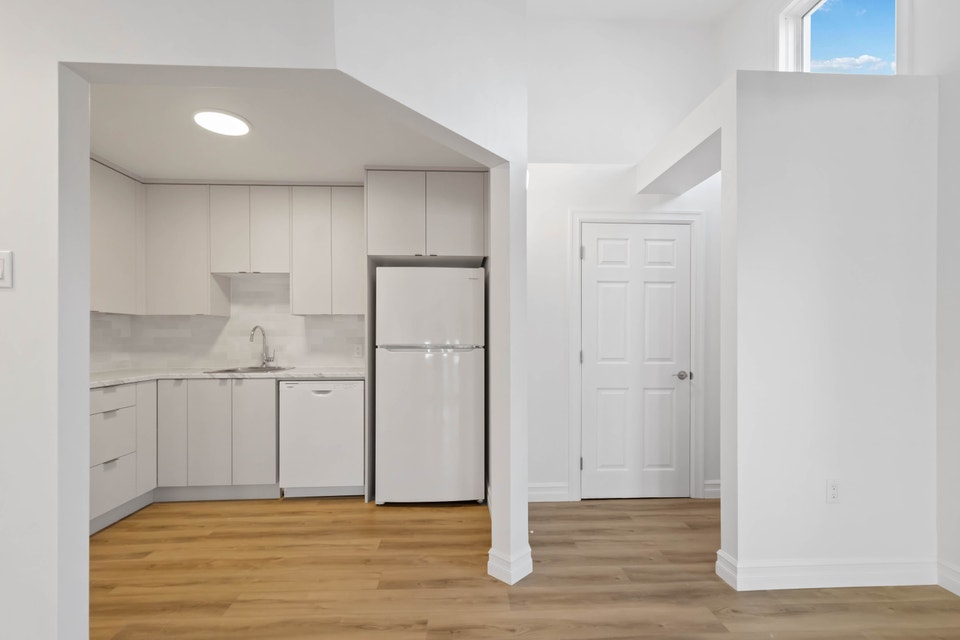 TWO BEDROOM APARTMENT AVAILABLE IN THE HEART OF DARTMOUTH 3
