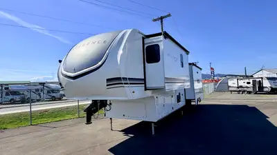 ****This unit is on consignment**** **We finance and take trades on consigned units** Luxurious and...