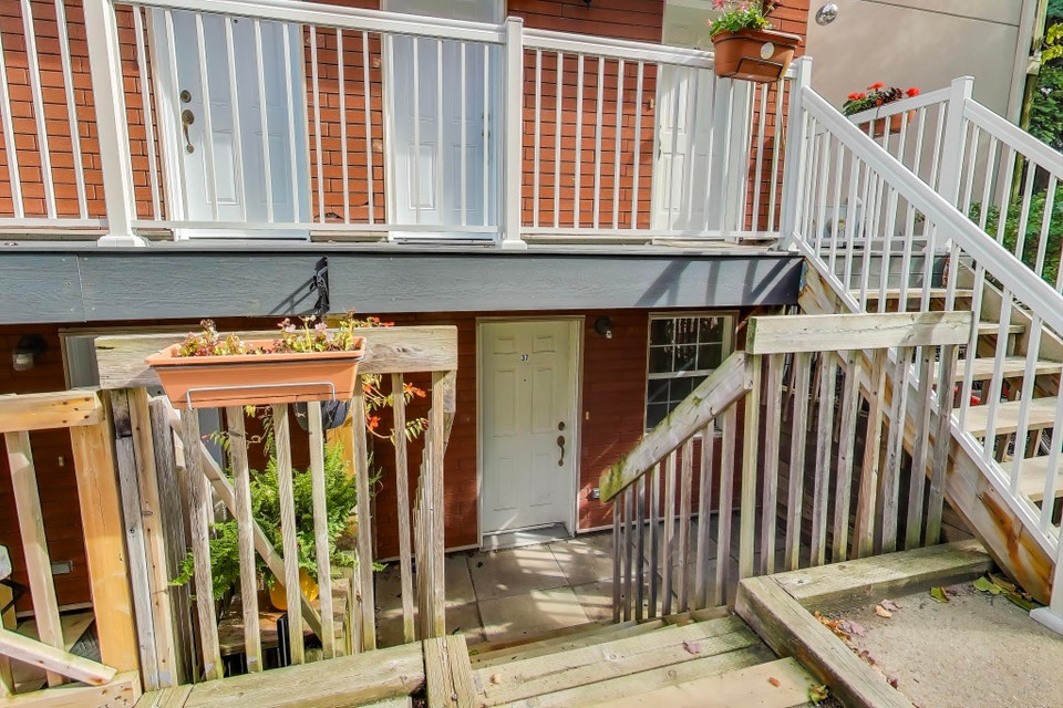 Cozy 1-Bedroom at Essa Gardens! 4