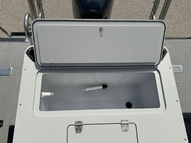 2019 SYLVAN Mirage 8522 Party Fish Luxury Ed TRITOON -used ponto in Powerboats & Motorboats in Prince Albert - Image 14
