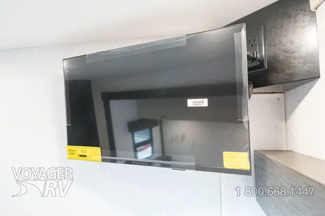 2027 Winnebago Sunflyer 22RS in Travel Trailers & Campers in Kelowna - Image 24