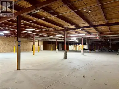 Welcome to the Switchyard, a versatile industrial address in the heart of Niagara Falls, where busin...