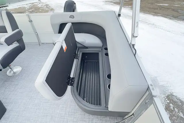 2026 Sun Tracker Party Barge 16 DLX Pontoon boat in Powerboats & Motorboats in Winnipeg - Image 28