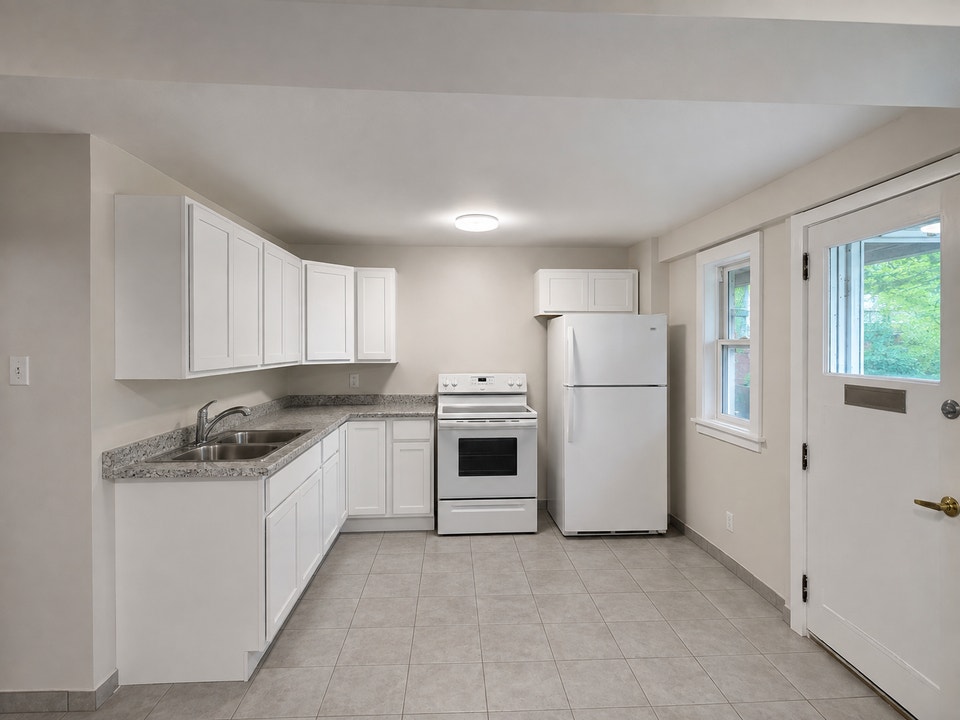 North End Renovated ~ 1 Bed + Den Main Flat includes heat 2