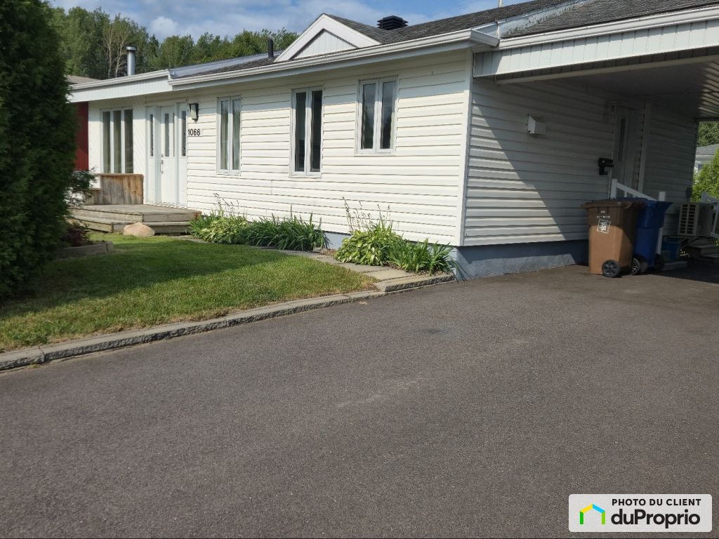 $239,000 - Bungalow for sale in Baie-Comeau — photo 1