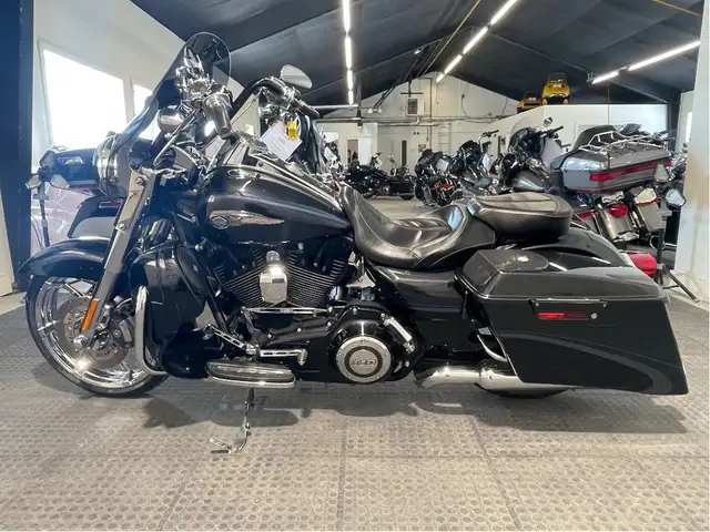2013 Harley-Davidson CVO Road King 110TH ANNIVERSARY CVO/110 TWI in Street, Cruisers & Choppers in North Bay - Image 4