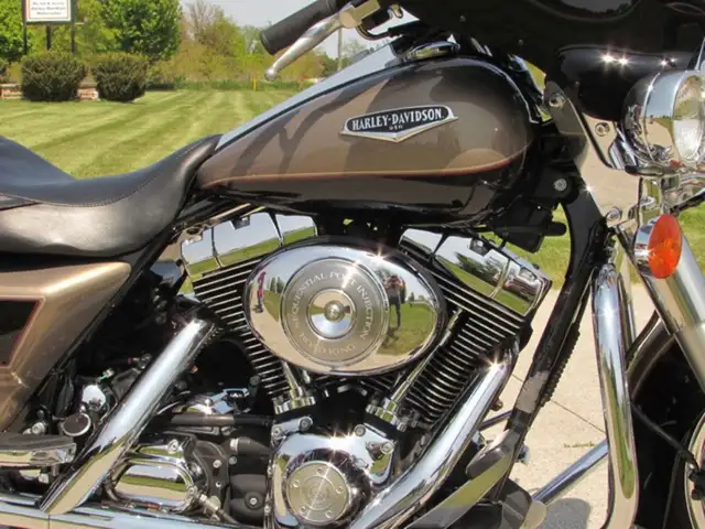 2004 Harley-Davidson FLHRCI Road King Classic in Sport Touring in Leamington - Image 13