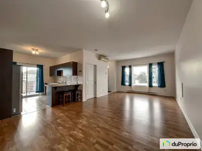 Traduction automatique Condo lumineux de 2 lits avec grand balcon et stationnement près de l'Agora,...