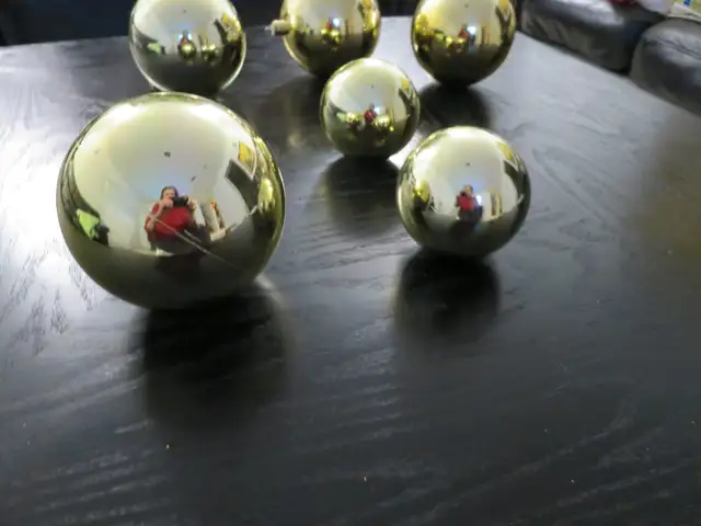 Large & Medium Gold Balls for a Christmas Tree in Holiday, Event & Seasonal in Edmonton - Image 5