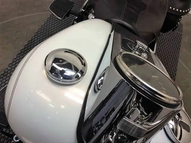 2001 Harley-Davidson FLSTC-Heritage Softail Classic in Street, Cruisers & Choppers in City of Toronto - Image 3