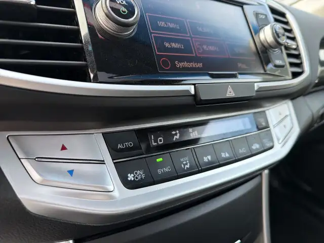 2013 Honda Accord Cpe EX / Camera / Bluetooth / Toit ouvrant Bie in Cars & Trucks in Laval / North Shore - Image 28
