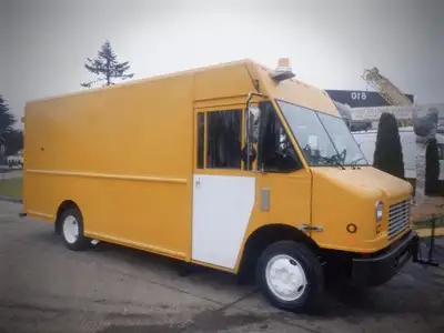 Abenante Motor Group (SK) 2008 Freightliner MT45 Chassis Diesel Cargo Step Van Rear Shelving worksho...