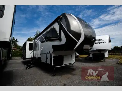 Please Call Us At 613.851.7326 with any questions? Keystone Alpine Avalanche Edition fifth wheel 338...