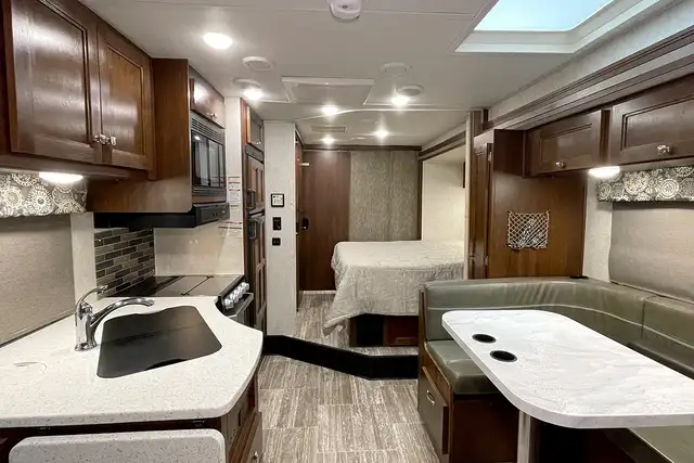 2019 Forest River Sunseeker 2420MS – Pre-Owned Class C Motorhome in RVs & Motorhomes in Red Deer - Image 22