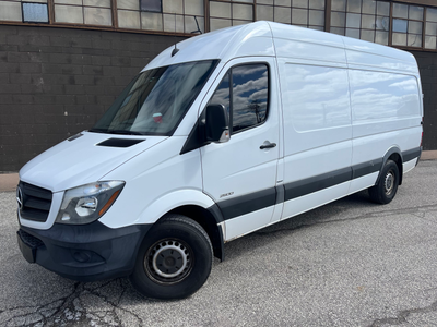 100% ACCIDENT FREE - 2016 MERCEDES-BENZ SPRINTER 170" 2500 - ONE OWNER - FULLY LOADED - POWER WINDOW...