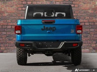 This Jeep Gladiator delivers a Regular Unleaded V-6 3.6 L/220 engine powering this Automatic transmi... (image 4)