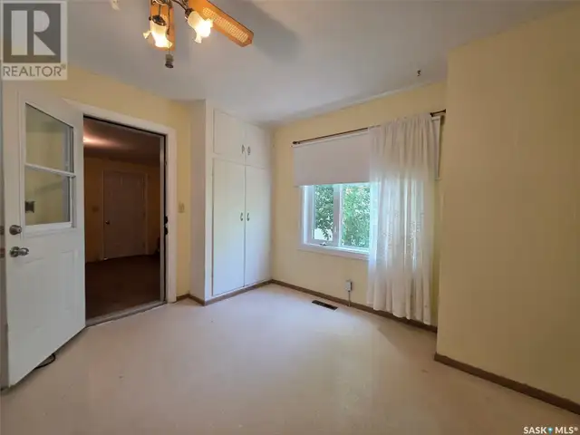 137 3rd STREET W Ponteix, Saskatchewan62868539438595122